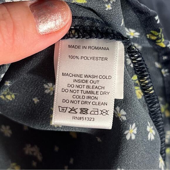CECE Navy Blue Long Puffy Sleeve Ditsy Floral Cottagecore Blouse Top Sz Medium - Picture 7 of 7